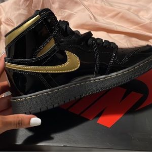 Air Jordan 1’s Retro High Metallic Gold Black OG GS (2020)